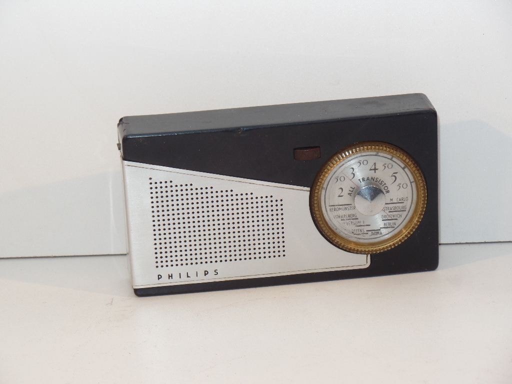 draagbare transistor radio. bouwjaar 1957