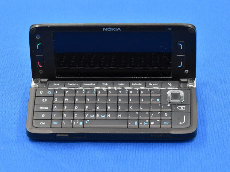 Nokia E90 binnen